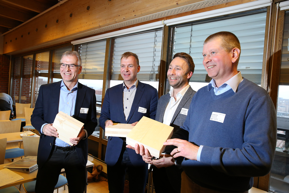 Erik Toverud (Stangeskovene) Arne Jebsen (Hunton Fiber), Carsten Hovind (Massiv Lust) og Lars Atterfors (styreleder i Nordisk Massivtre AS).
