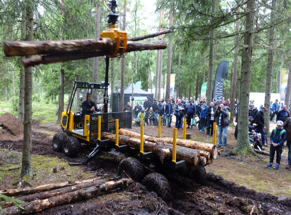 Det er mye nytt utstyr å se (og oppleve) på de svenske skogmessene. Her fra ElmiaWood i 2017