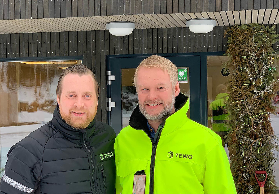 Gründer Henning Thorsen overlater lederjobben til Erland Lundby, som blir ny admininstrerende direktør i TEWO. 
